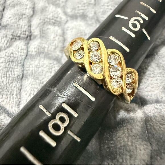 WOMEN’S GOLD TONE STATEMENT RING– CRYSTAL ACCENTS – SIZE 7 – NEIMAN MARCUS STYLE